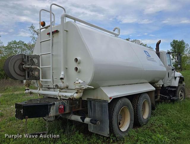 Image of International 7500 equipment image 4