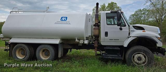Image of International 7500 equipment image 3