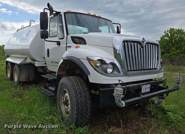 Image of International 7500 equipment image 2