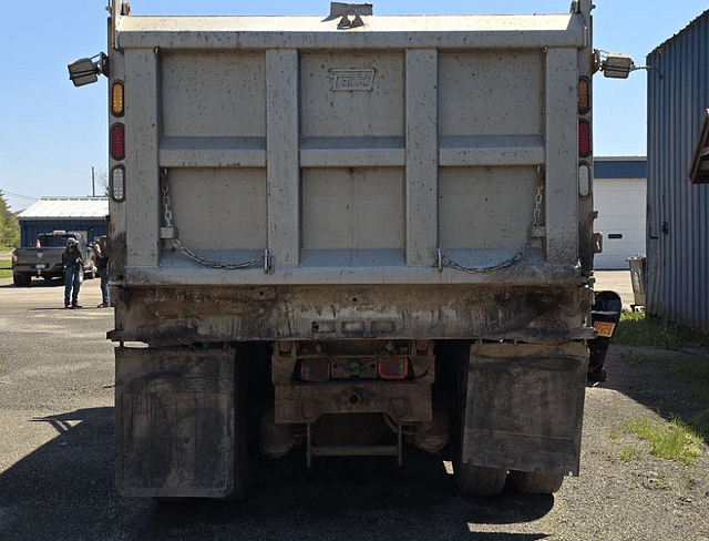 Image of International 7600 equipment image 2