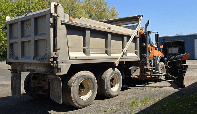 Image of International 7600 equipment image 3