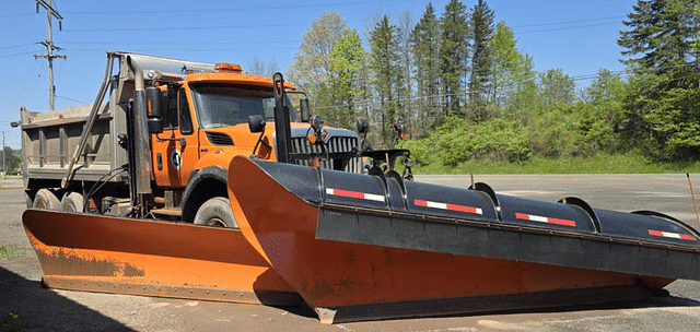 Image of International 7600 equipment image 4