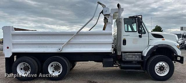 Image of International 7600 equipment image 3