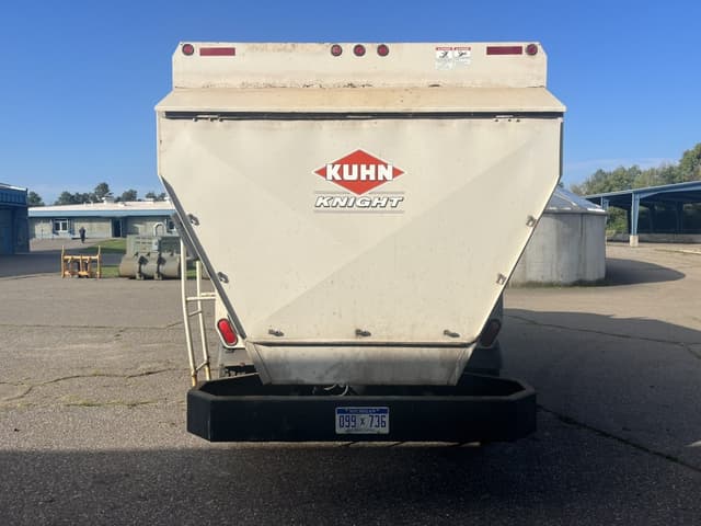 Image of International 7600 equipment image 3