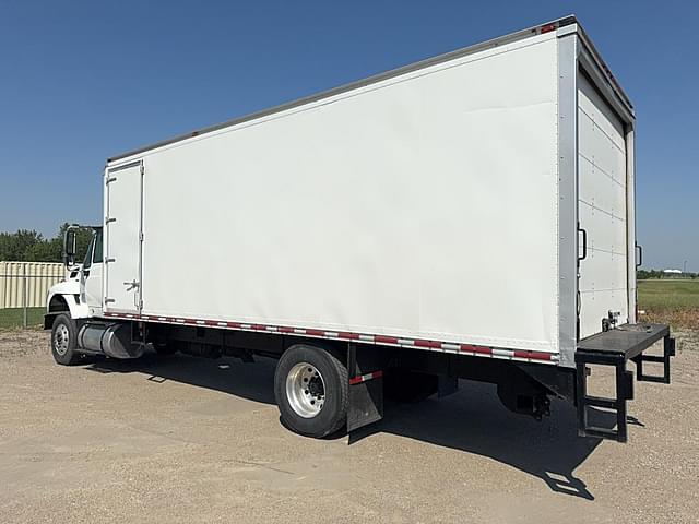 Image of International 7600 equipment image 2