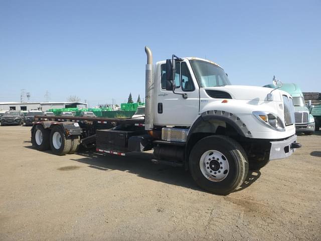 Image of International 7600 equipment image 1