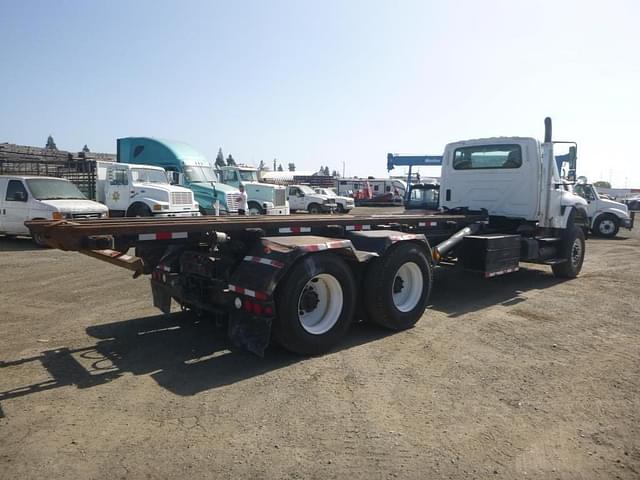 Image of International 7600 equipment image 2