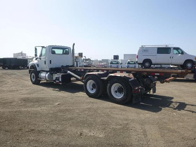 Image of International 7600 equipment image 3