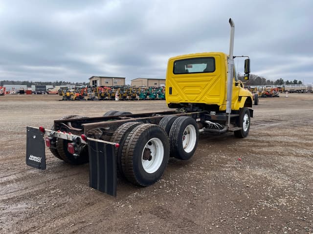 Image of International 7400 SBA equipment image 4