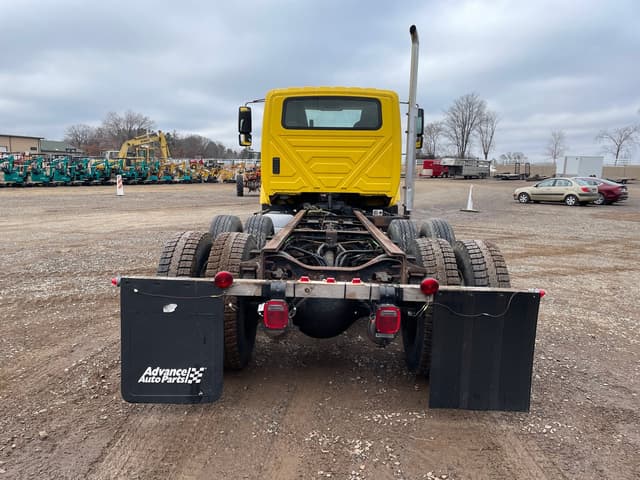 Image of International 7400 SBA equipment image 3