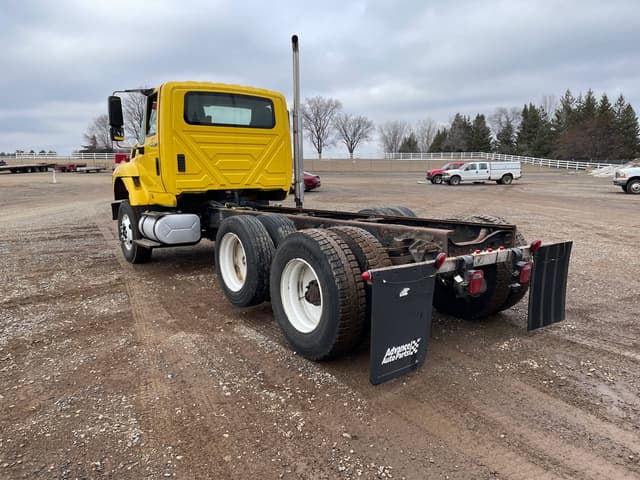 Image of International 7400 SBA equipment image 2