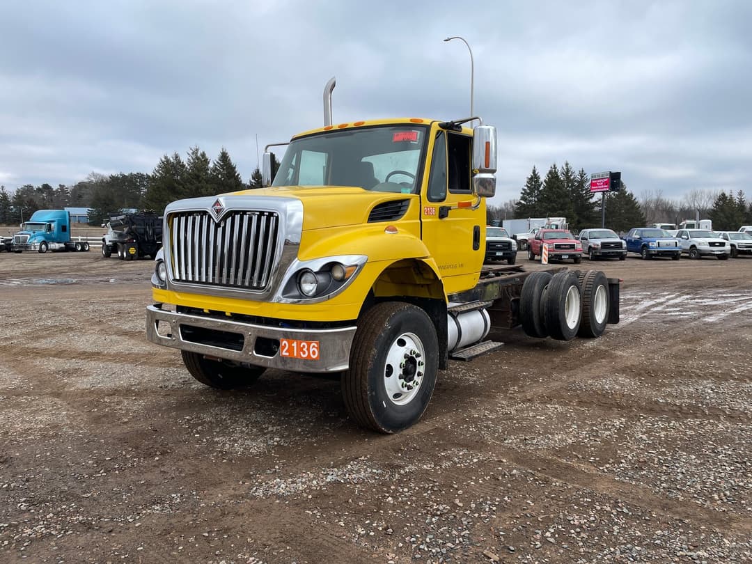 Image of International 7400 SBA Primary image