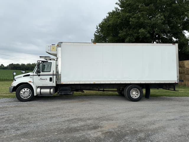 Image of International Durastar 4300 equipment image 2