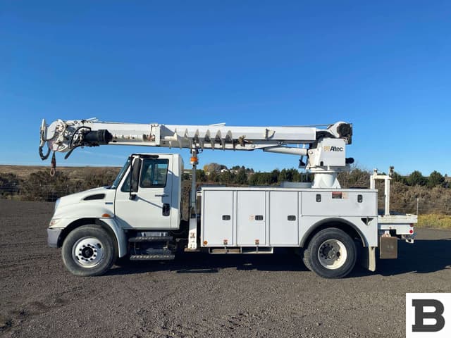 Image of International Durastar 4300 equipment image 1