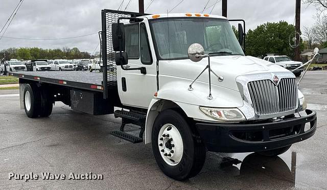 Image of International Durastar 4300 equipment image 2