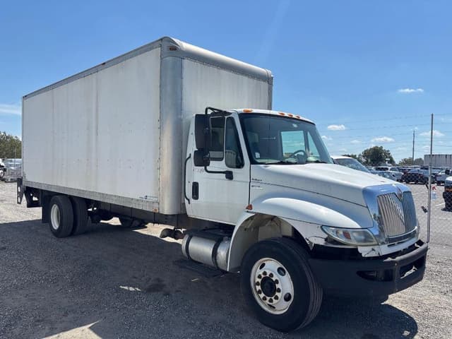 Image of International Dura Star 4400 equipment image 3