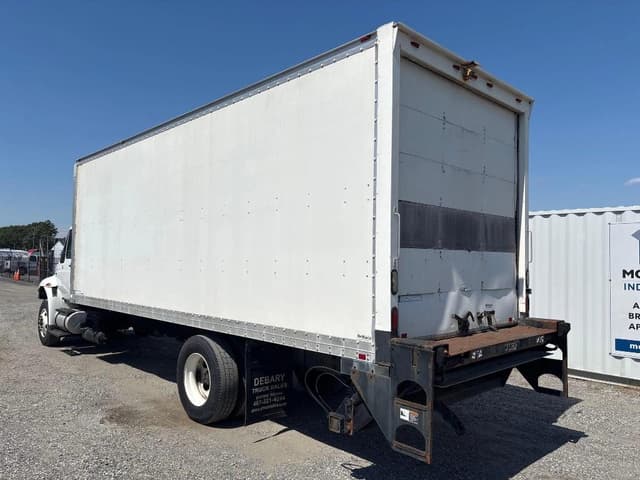 Image of International Dura Star 4400 equipment image 1