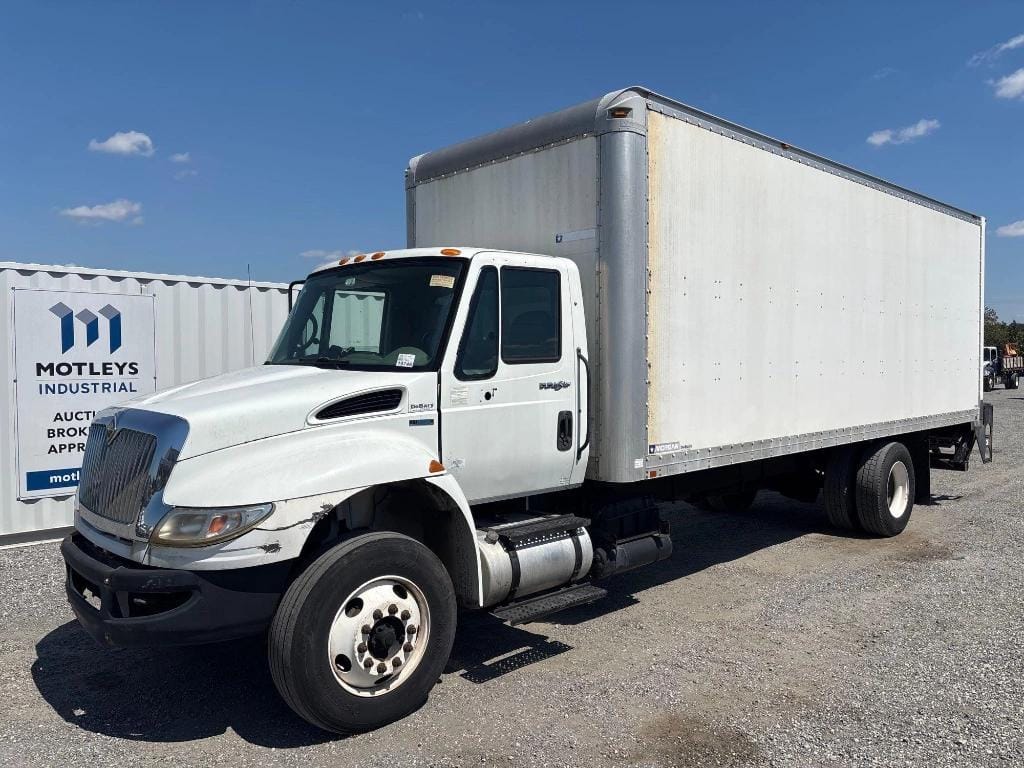 2011 International DuraStar 4400 Equipment Image0