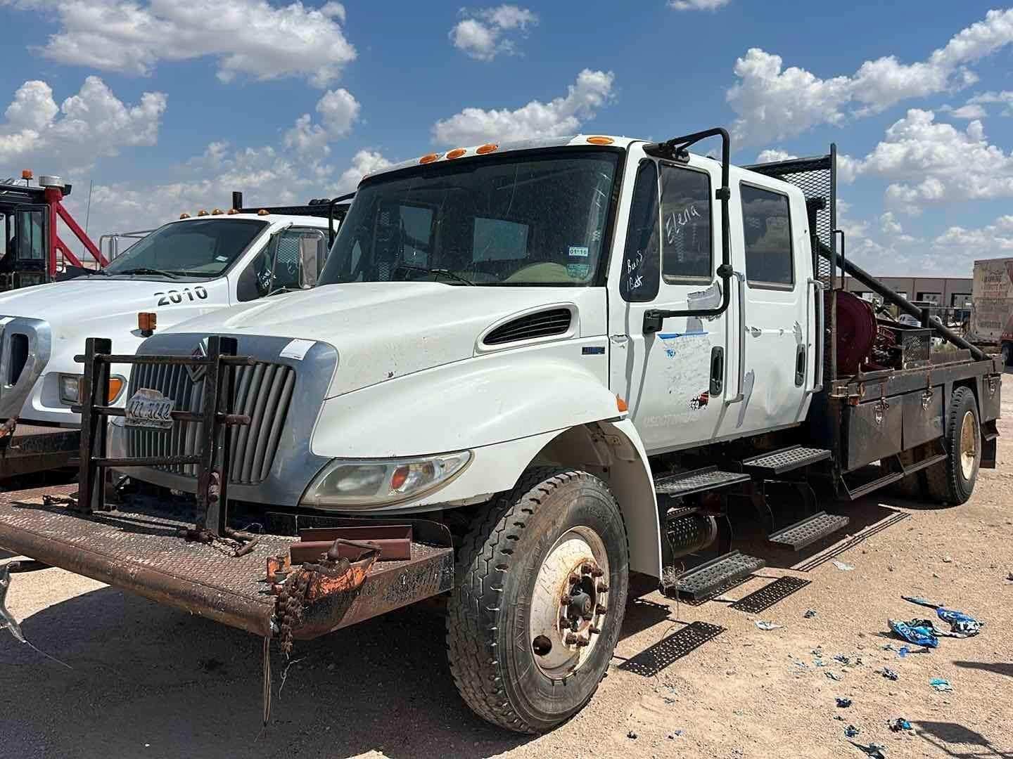 2011 International DuraStar 4400 Equipment Image0