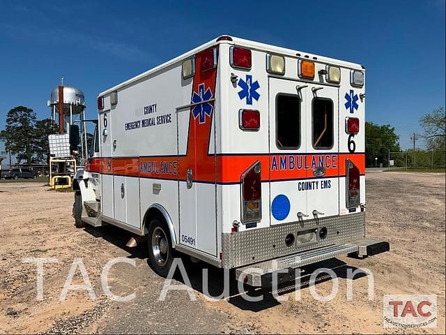 Image of International DuraStar 4400 equipment image 2