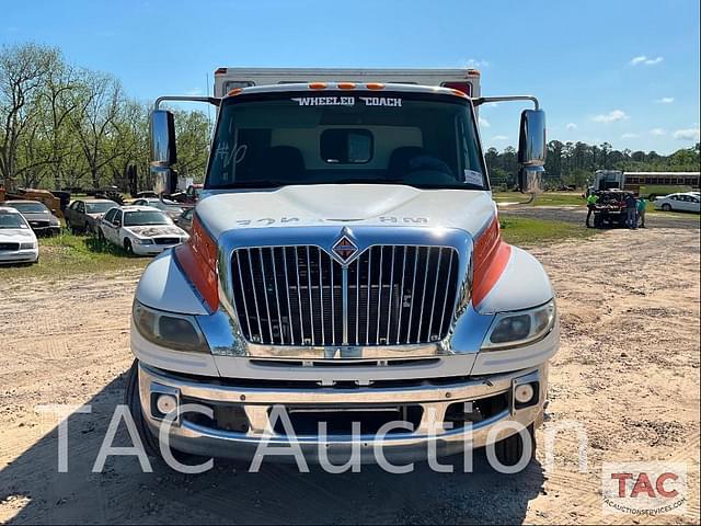 Image of International DuraStar 4400 equipment image 3