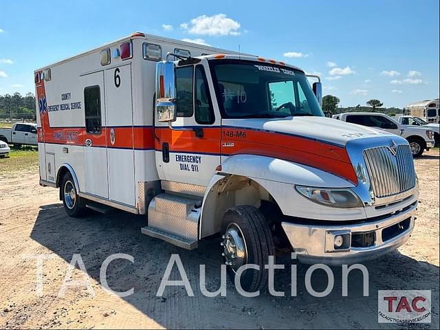 Image of International DuraStar 4400 equipment image 4