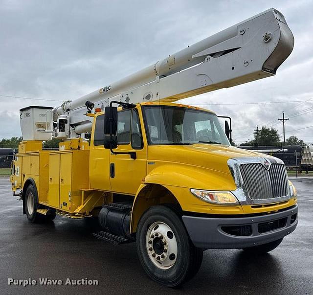 Image of International DuraStar 4400 equipment image 2