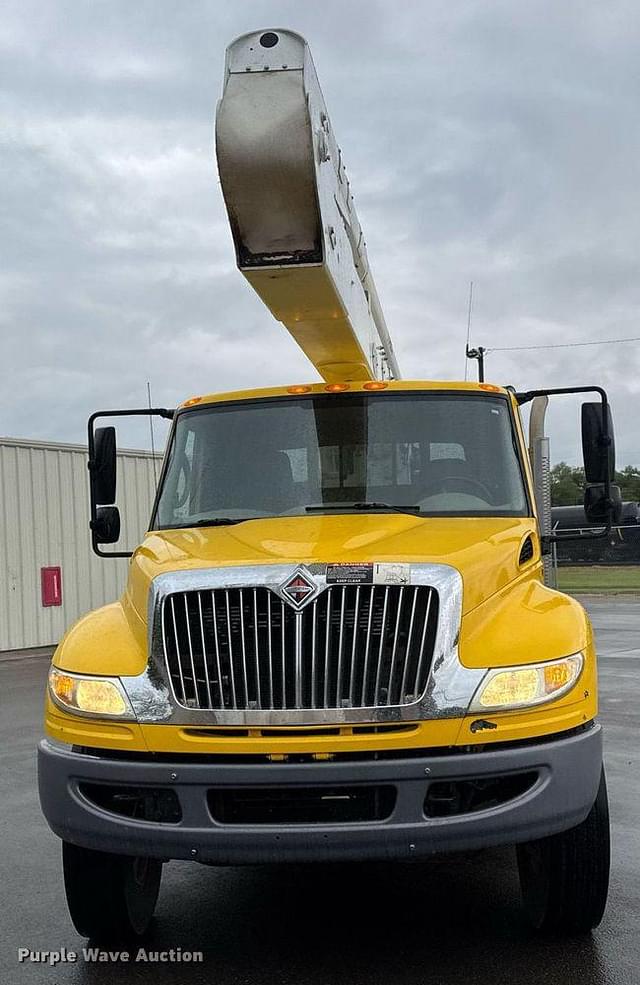Image of International DuraStar 4400 equipment image 1
