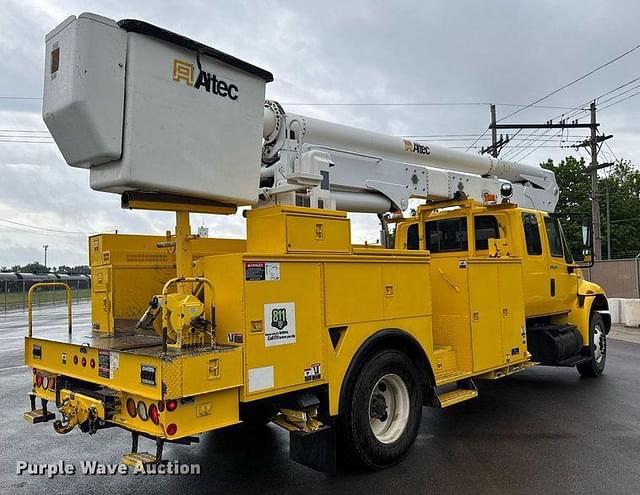 Image of International DuraStar 4400 equipment image 4