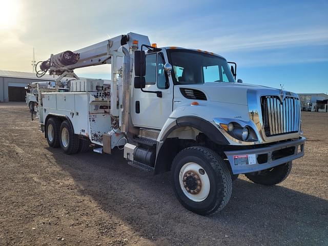 Image of International 7400 equipment image 1