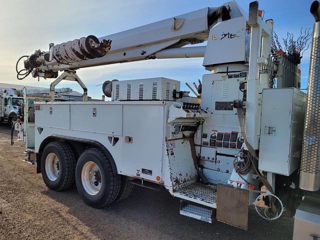 Image of International 7400 equipment image 2