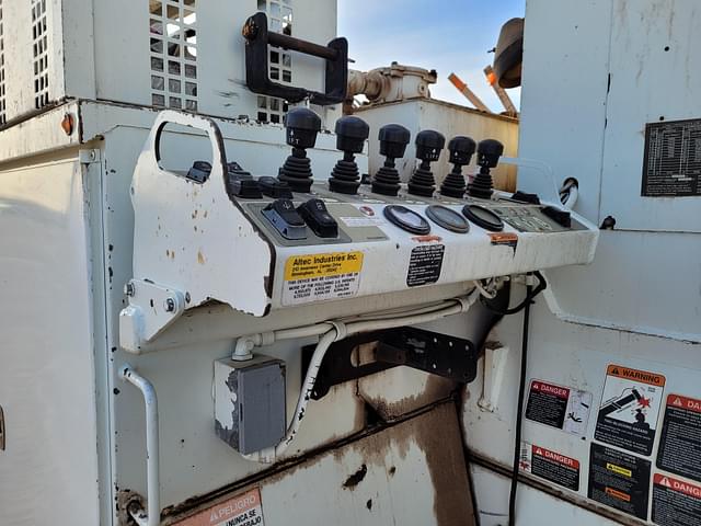 Image of International 7400 equipment image 4