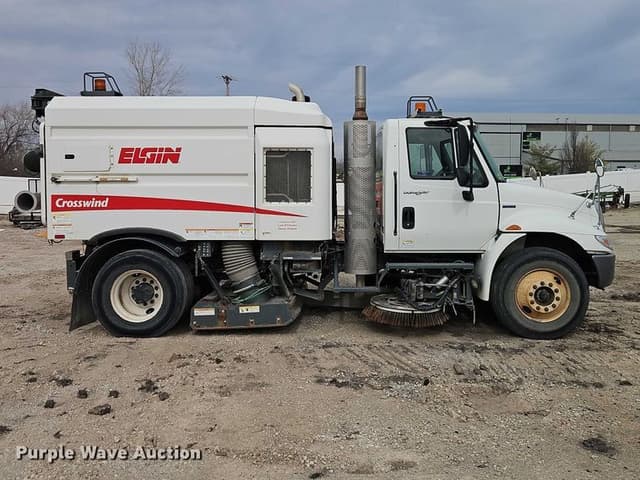 Image of International 4300 SBA equipment image 3