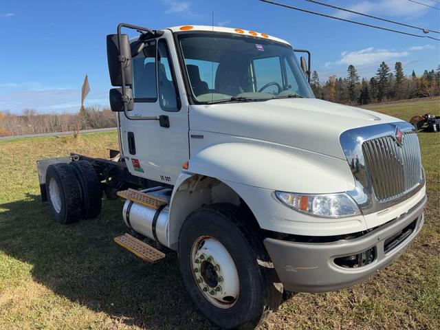 Image of International 4400 equipment image 1