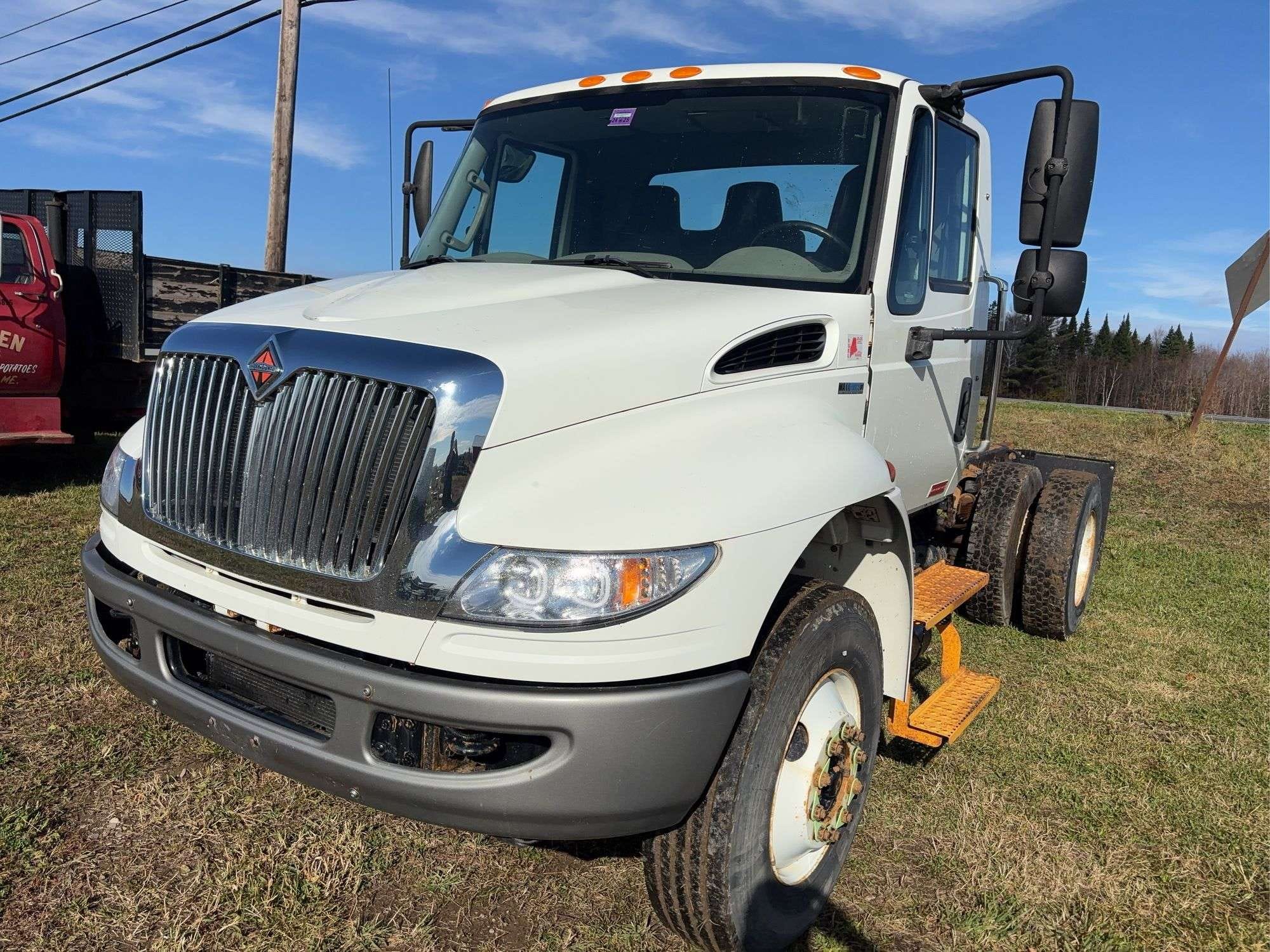2011 International 4400 Equipment Image0