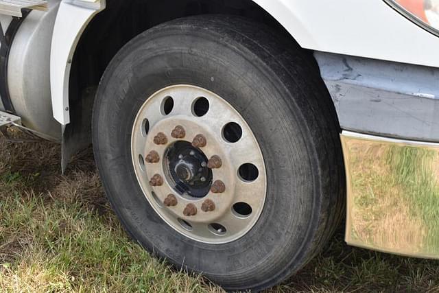 Image of International ProStar Plus 122 equipment image 4