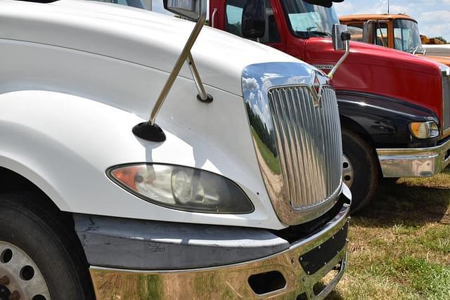 Image of International ProStar Plus 122 equipment image 3