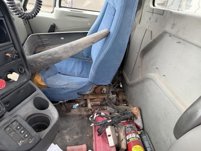 Image of International ProStar+ 122 equipment image 4