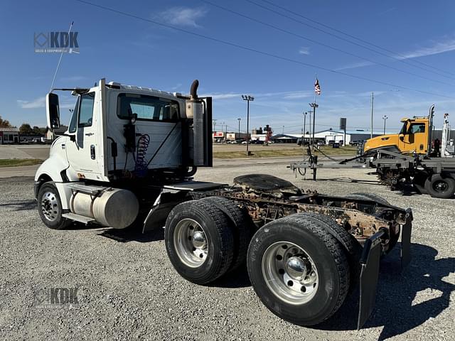 Image of International ProStar Plus 122 equipment image 2