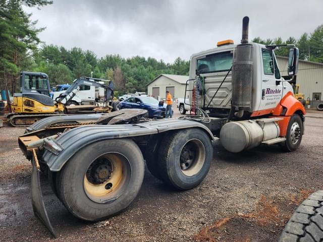 Image of International ProStar Plus 122 equipment image 4
