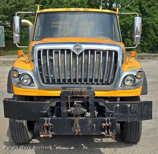 Image of International 7600 equipment image 1