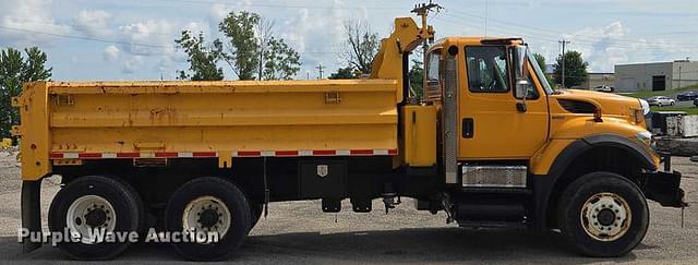 Image of International 7600 equipment image 3