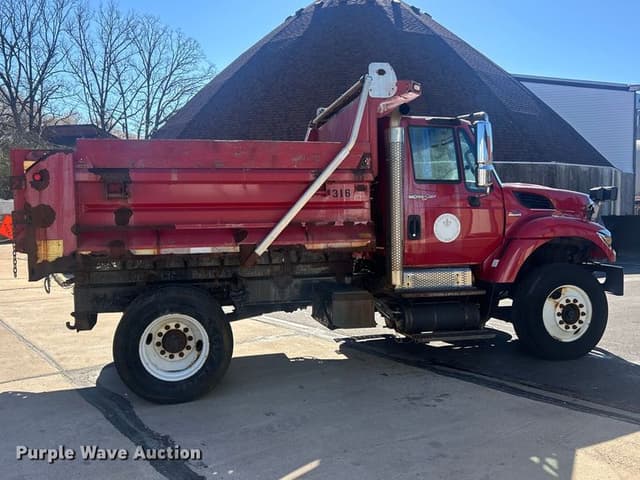 Image of International Workstar 7300 equipment image 3