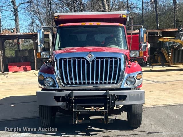 Image of International Workstar 7300 equipment image 1