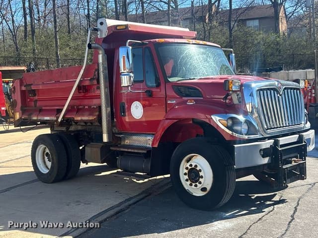 Image of International Workstar 7300 equipment image 2