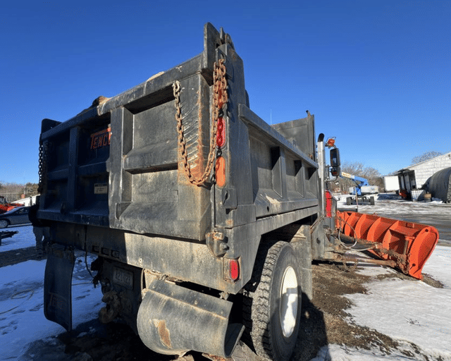 Image of International Workstar 7400 equipment image 3