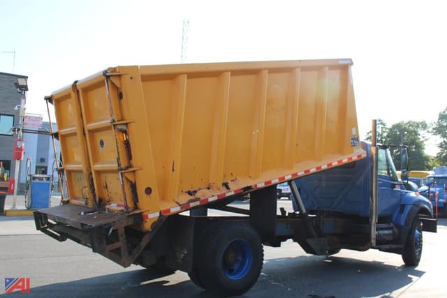 Image of International Workstar 7400 equipment image 3