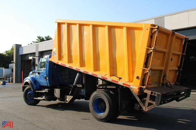 Image of International Workstar 7400 equipment image 2