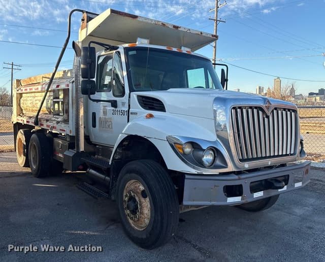 Image of International Workstar 7400 equipment image 2