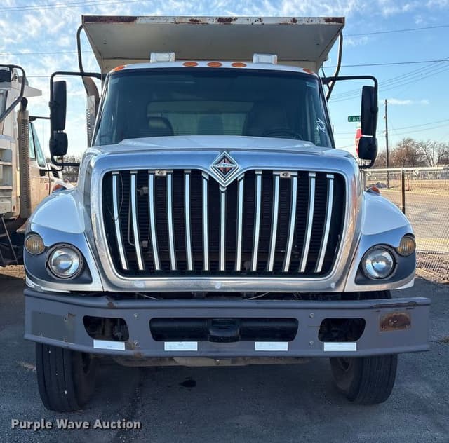 Image of International Workstar 7400 equipment image 1